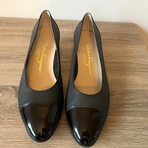 SALVATORE FERRAGAMO Boutique Black Texturized Leather Cap Toe Pumps 9 1/2 B